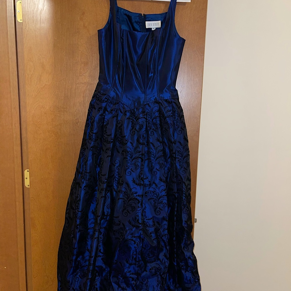 STUNNING “Ever Beauty” long formal dress, PROM? GALA? This is for you!